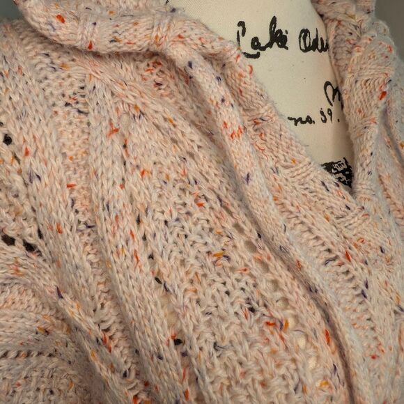 Cupio Cream V-Neck Cable Knit Sweater - Picture 2 of 8